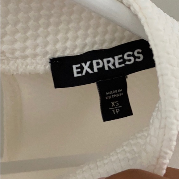 Express Textured Top - Picture 3 of 4